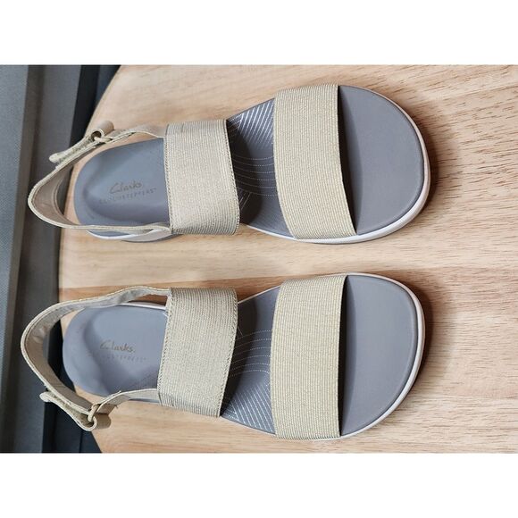 Clarks Cloudsteppers Arla Jacory Sandals Women's size 10 wide Soft Gold - Picture 6 of 8